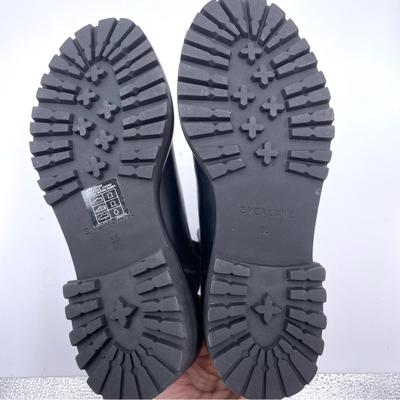 NEW Everlane Black Leather Lug Sole Chelsea Bootie in‎ Size 5.5 - Picture 11 of 14
